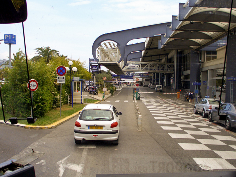 Comment rejoindre le terminal de Nice depuis Mandelieu ?